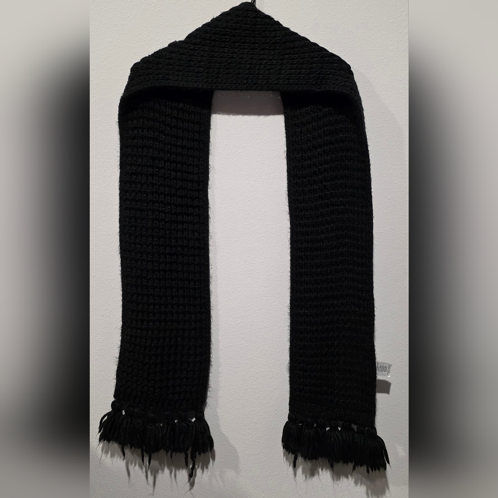 Chic Black Knit Scarf with Fringe